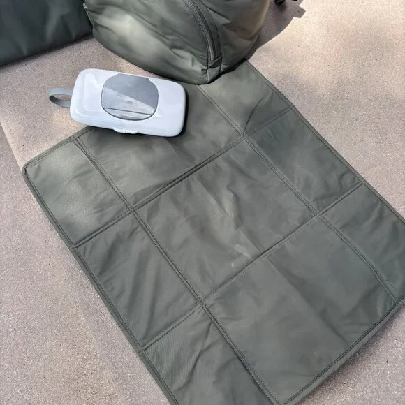 lululemon New Parent Backpack 17L - Picture 7 of 7